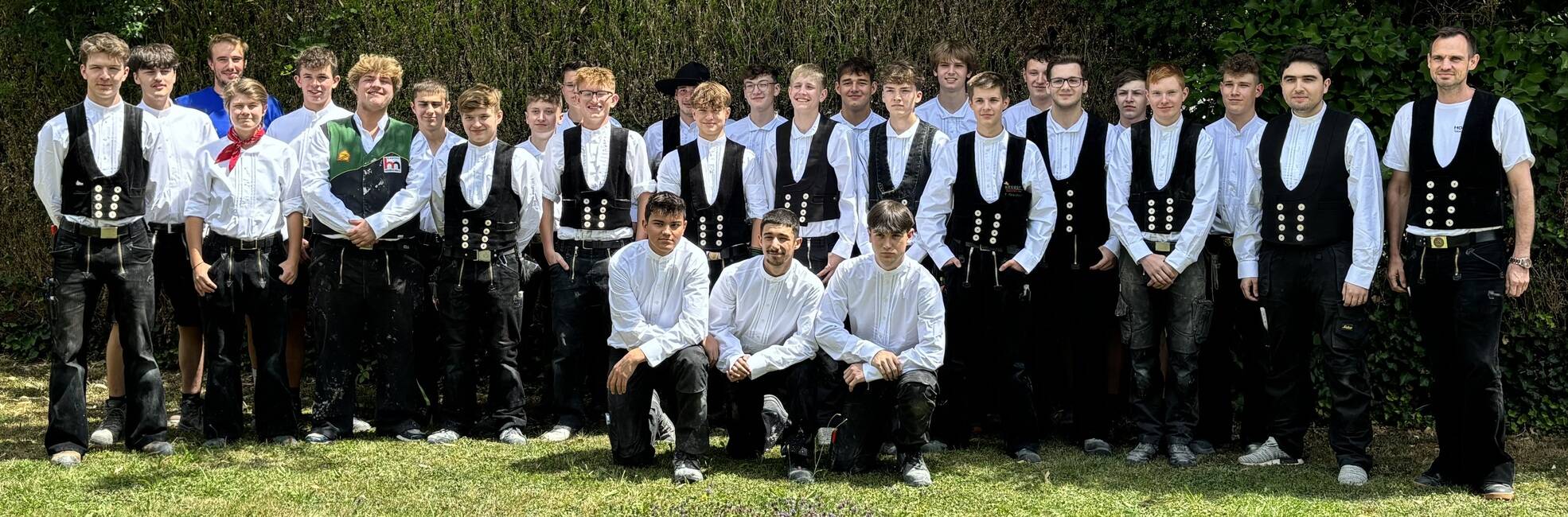 Innungen überreichen 44 'Stauden' an Auszubildende